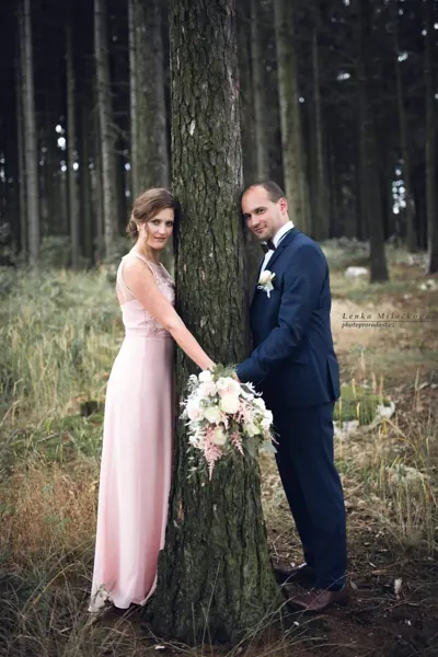 Svatební pár během společného okamžiku